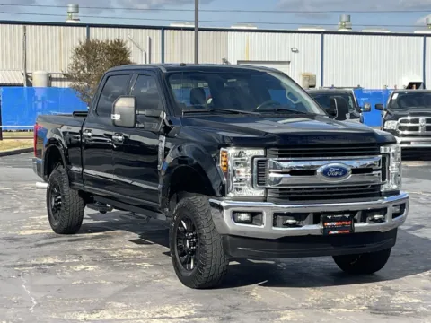 Another view of 2018 Ford Super Duty F-250 SRW XLT for sale in Alvin, TX at Auto Boutique Texas
