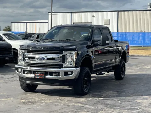 Photos of 2018 Ford Super Duty F-250 SRW XLT for sale in Alvin, TX at Auto Boutique Texas