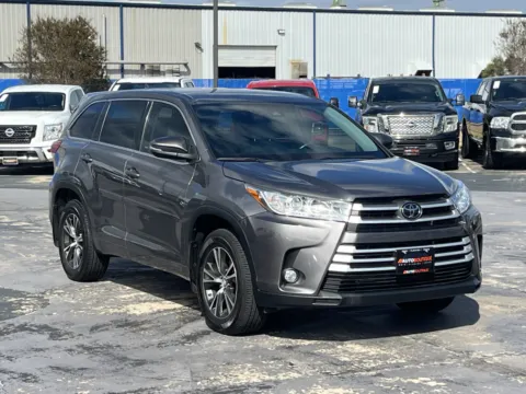 Another view of 2018 Toyota Highlander LE Plus for sale in Alvin, TX at Auto Boutique Texas