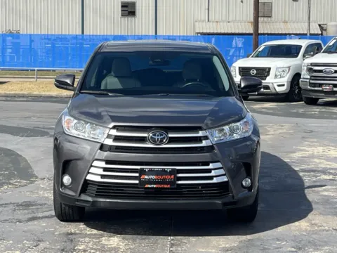 More photos of 2018 Toyota Highlander LE Plus at Auto Boutique Texas, TX