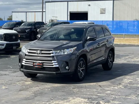 Photos of 2018 Toyota Highlander LE Plus for sale in Alvin, TX at Auto Boutique Texas
