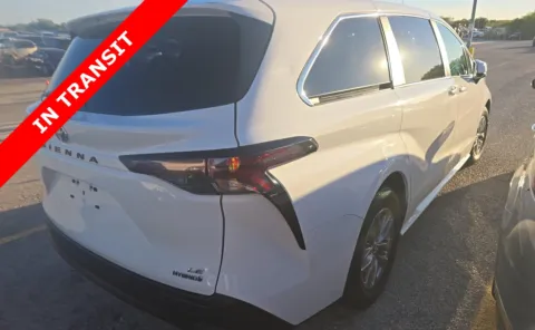More photos of 2023 Toyota Sienna LE at Auto Boutique Texas, TX