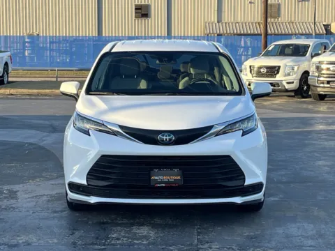 More photos of 2023 Toyota Sienna LE at Auto Boutique Texas, TX
