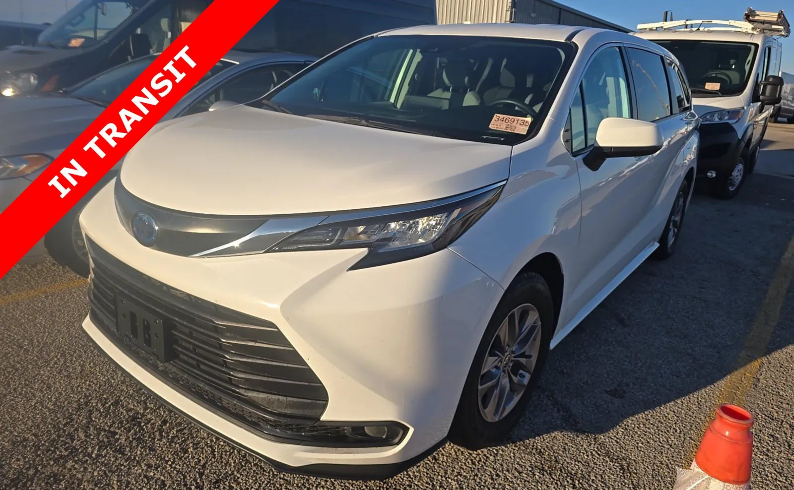 White 2023 Toyota Sienna LE for sale in Alvin, TX