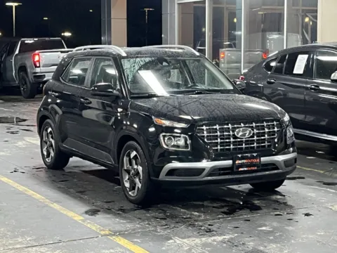 Photos of 2023 Hyundai Venue SEL for sale in Alvin, TX at Auto Boutique Texas