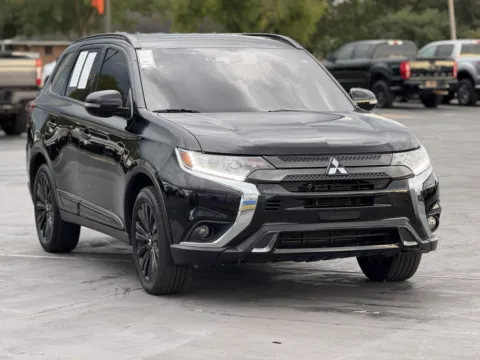 Photos of 2020 Mitsubishi Outlander SE for sale in Alvin, TX at Auto Boutique Texas