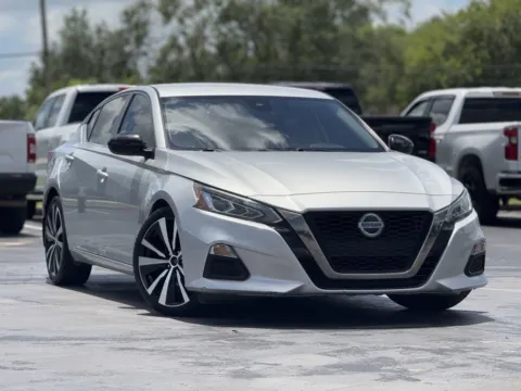 Photos of 2020 Nissan Altima 2.5 SR for sale in Alvin, TX at Auto Boutique Texas