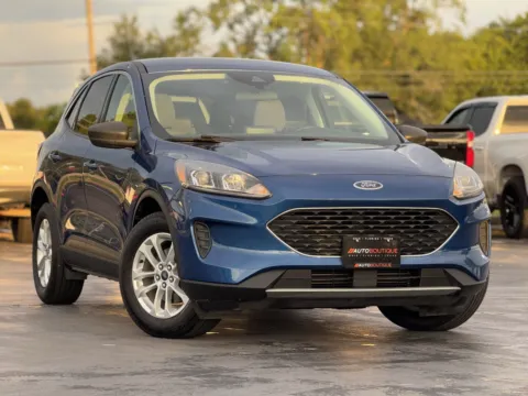 Photos of 2022 Ford Escape SE for sale in Alvin, TX at Auto Boutique Texas