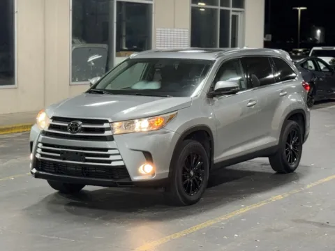 More photos of 2019 Toyota Highlander XLE at Auto Boutique Texas, TX