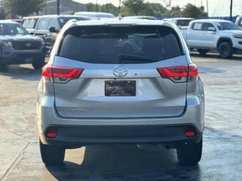 More photos of 2019 Toyota Highlander XLE at Auto Boutique Texas, TX