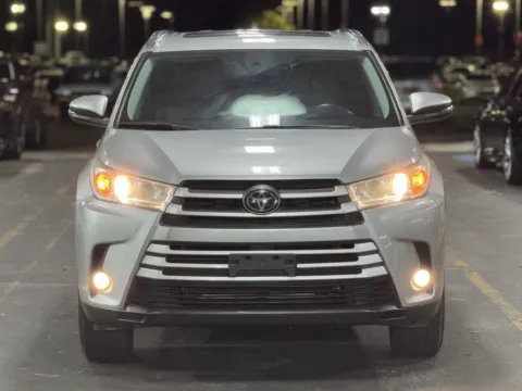 Another view of 2019 Toyota Highlander XLE for sale in Alvin, TX at Auto Boutique Texas