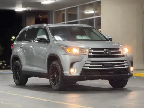 Photos of 2019 Toyota Highlander XLE for sale in Alvin, TX at Auto Boutique Texas
