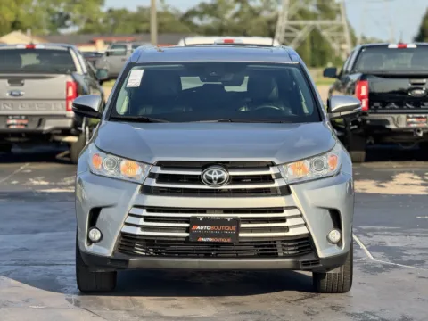 Another view of 2019 Toyota Highlander XLE for sale in Alvin, TX at Auto Boutique Texas