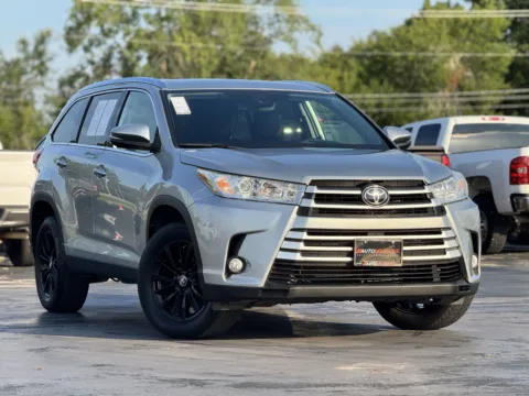 Photos of 2019 Toyota Highlander XLE for sale in Alvin, TX at Auto Boutique Texas