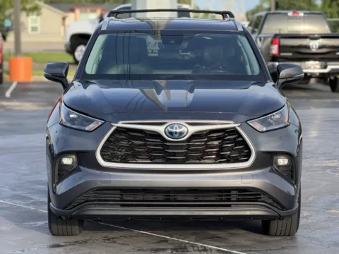 More photos of 2023 Toyota Highlander Hybrid XLE at Auto Boutique Texas, TX