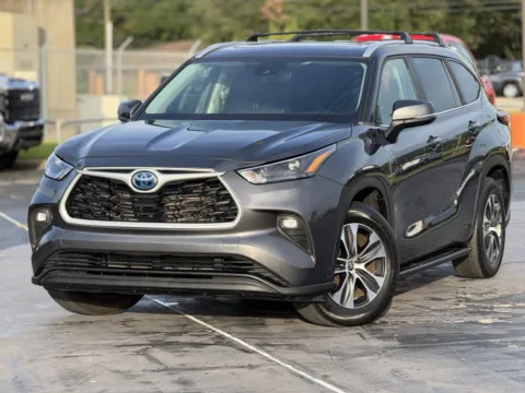 Another view of 2023 Toyota Highlander Hybrid XLE for sale in Alvin, TX at Auto Boutique Texas