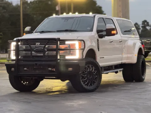 Another view of 2019 Ford Super Duty F-350 DRW LARIAT for sale in Alvin, TX at Auto Boutique Texas