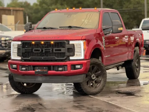 Another view of 2017 Ford Super Duty F-250 SRW Platinum for sale in Alvin, TX at Auto Boutique Texas