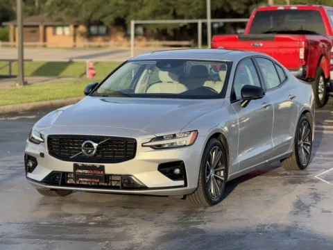 More photos of 2022 Volvo S60 Momentum at Auto Boutique Texas, TX