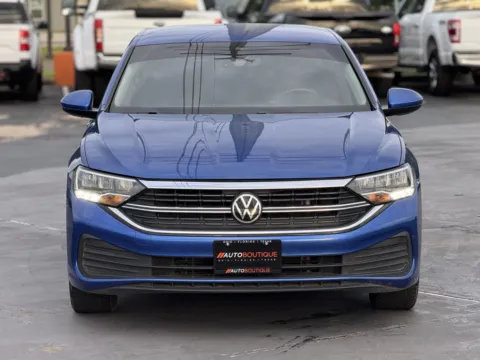 More photos of 2022 Volkswagen Jetta SE at Auto Boutique Texas, TX