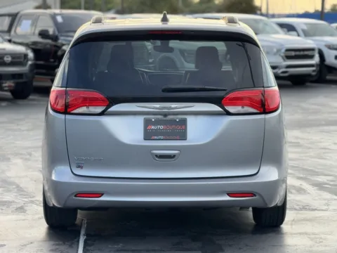 More photos of 2021 Chrysler Voyager LXI at Auto Boutique Texas, TX