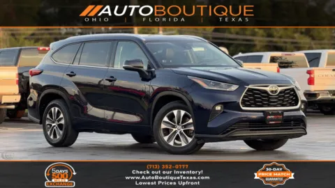 Blue 2021 Toyota Highlander XLE for sale in Alvin, TX