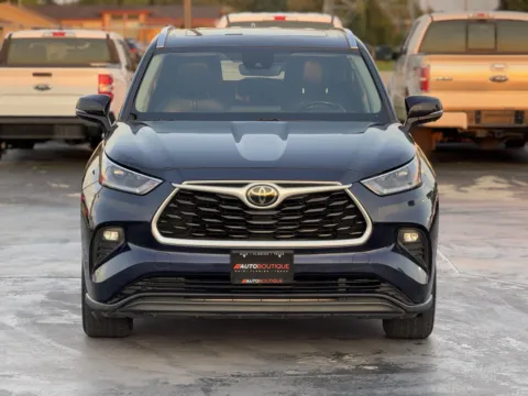 Another view of 2021 Toyota Highlander XLE for sale in Alvin, TX at Auto Boutique Texas