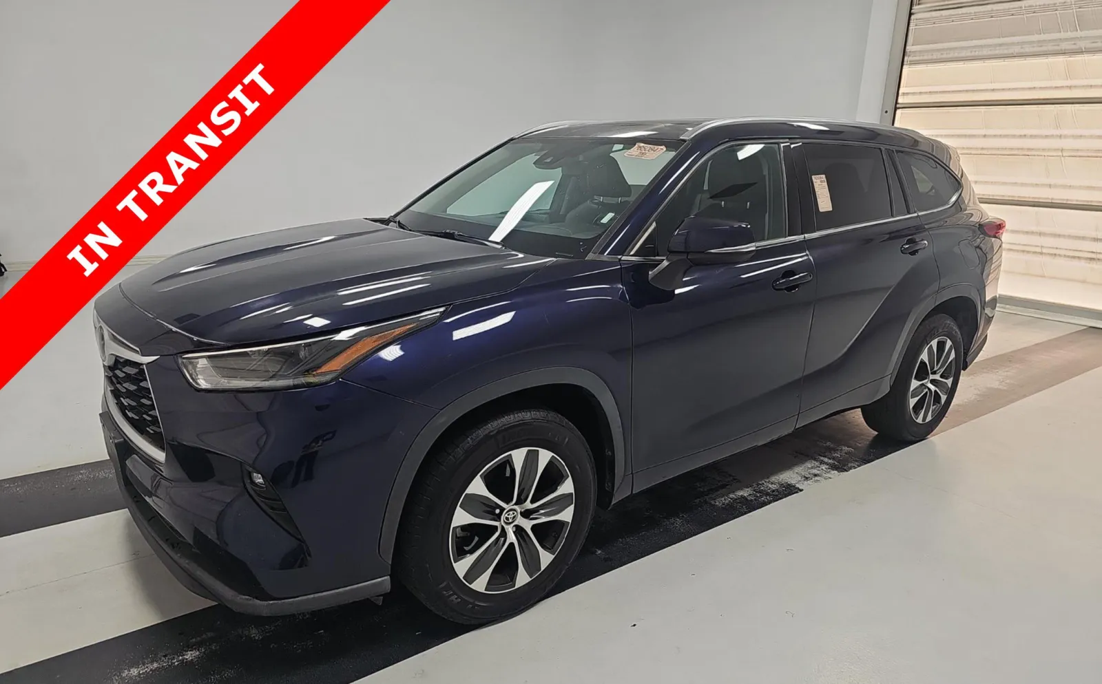 Blue 2021 Toyota Highlander XLE for sale in Alvin, TX