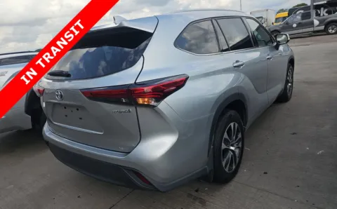 More photos of 2022 Toyota Highlander Hybrid XLE at Auto Boutique Texas, TX