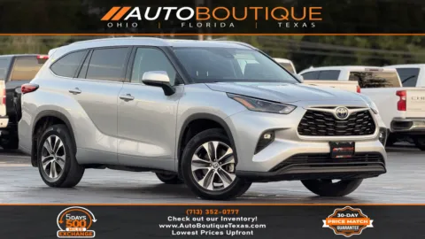 Silver 2022 Toyota Highlander Hybrid XLE for sale in Alvin, TX