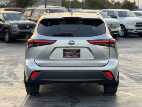 More photos of 2022 Toyota Highlander Hybrid XLE at Auto Boutique Texas, TX