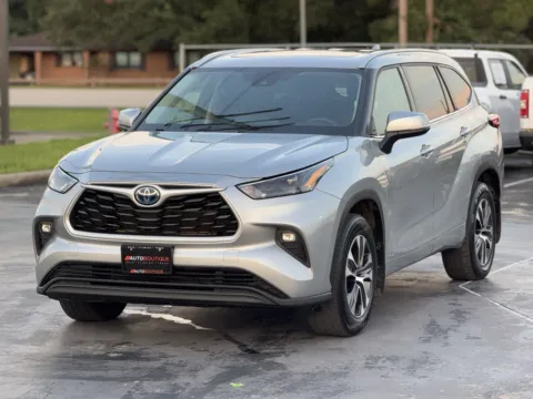 More photos of 2022 Toyota Highlander Hybrid XLE at Auto Boutique Texas, TX