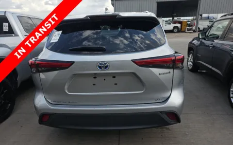 More photos of 2022 Toyota Highlander Hybrid XLE at Auto Boutique Texas, TX