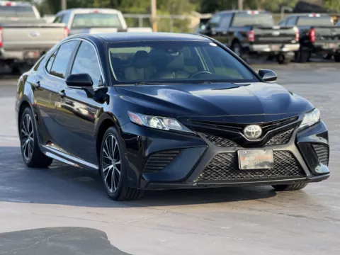 Photos of 2018 Toyota Camry SE for sale in Alvin, TX at Auto Boutique Texas