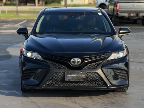 More photos of 2018 Toyota Camry SE at Auto Boutique Texas, TX