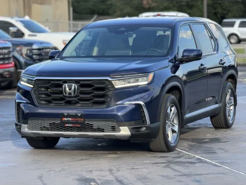 Another view of 2024 Honda Pilot EX-L 8 Passenger for sale in Alvin, TX at Auto Boutique Texas