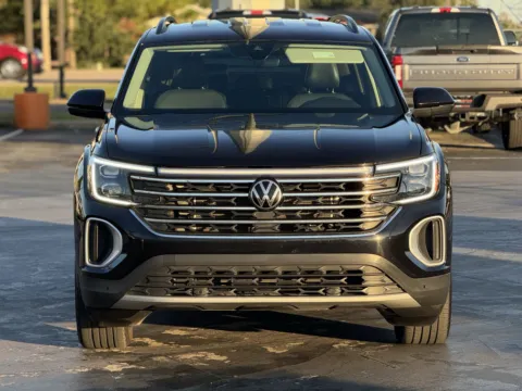 More photos of 2024 Volkswagen Atlas 2.0T SE w Technology at Auto Boutique Texas, TX