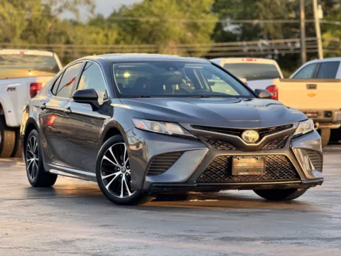 Photos of 2019 Toyota Camry SE for sale in Alvin, TX at Auto Boutique Texas
