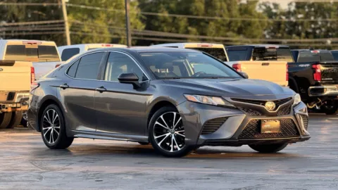 Gray 2019 Toyota Camry SE for sale in Alvin, TX