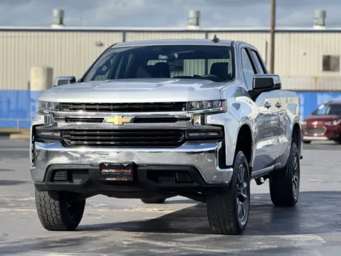 Another view of 2020 Chevrolet Silverado 1500 LT for sale in Alvin, TX at Auto Boutique Texas