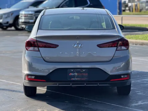 More photos of 2020 Hyundai Elantra SE at Auto Boutique Texas, TX