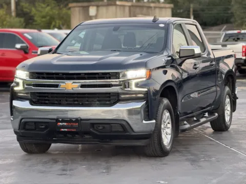 Another view of 2019 Chevrolet Silverado 1500 LT for sale in Alvin, TX at Auto Boutique Texas