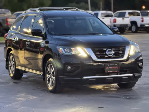 Photos of 2017 Nissan Pathfinder SL for sale in Alvin, TX at Auto Boutique Texas