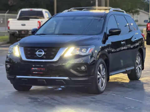 Another view of 2017 Nissan Pathfinder SL for sale in Alvin, TX at Auto Boutique Texas