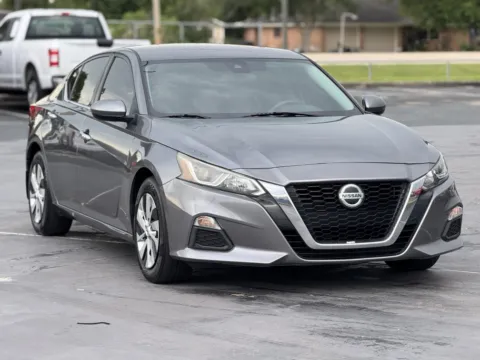Photos of 2021 Nissan Altima 2.5 S for sale in Alvin, TX at Auto Boutique Texas