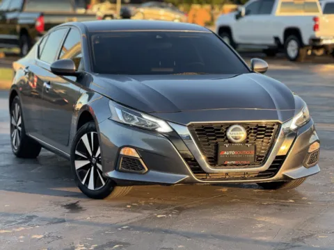 Photos of 2021 Nissan Altima 2.5 SV for sale in Alvin, TX at Auto Boutique Texas