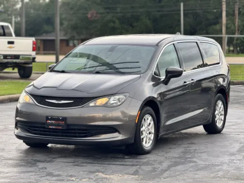 More photos of 2020 Chrysler Voyager LX at Auto Boutique Texas, TX