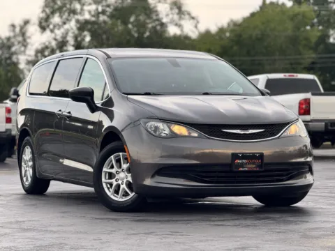 Photos of 2020 Chrysler Voyager LX for sale in Alvin, TX at Auto Boutique Texas