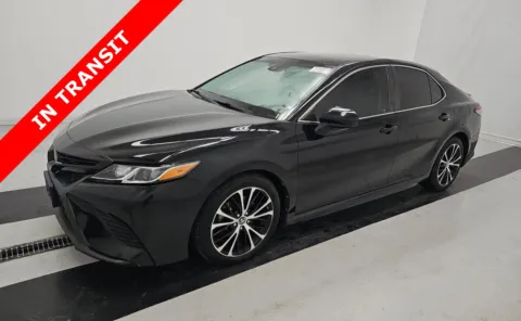 Black 2018 Toyota Camry SE for sale in Alvin, TX