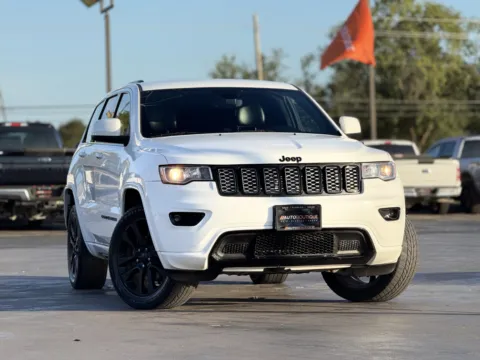 Photos of 2019 Jeep Grand Cherokee Altitude for sale in Alvin, TX at Auto Boutique Texas